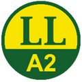 grün und rund umrandet auf gelben Grund die Buchstaben LL sowie darunter in gelb auf grünem GrundA2